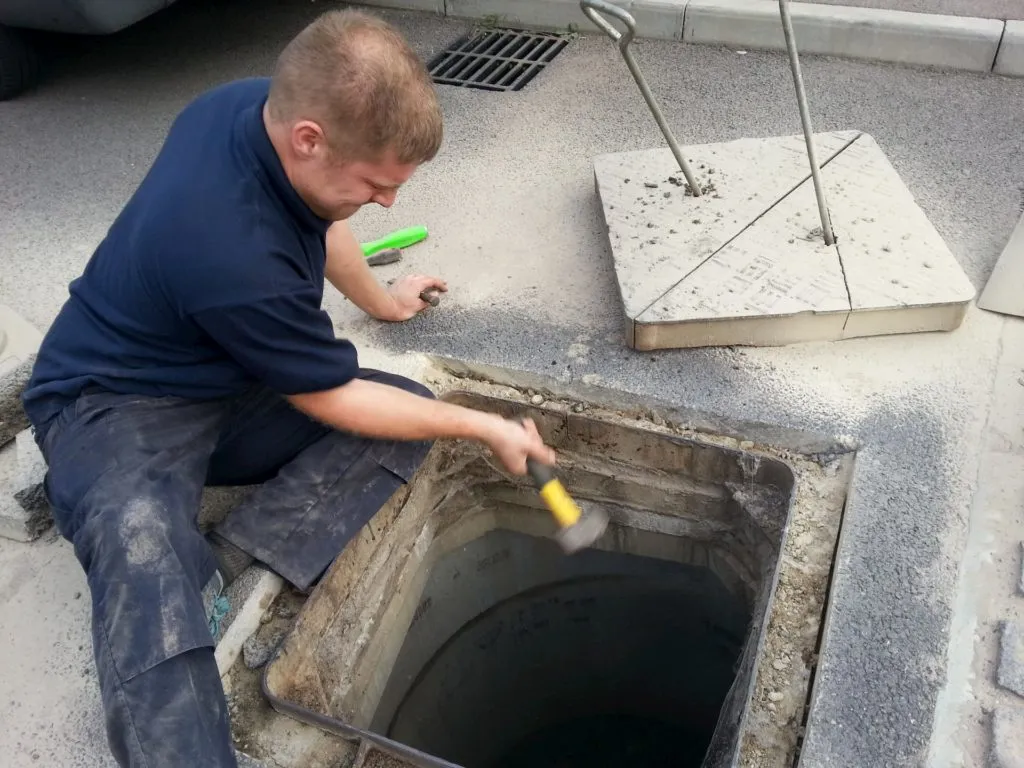 Manhole repair